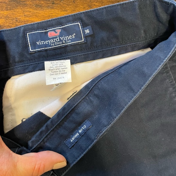 Men’s Vineyard Vines Club Short - Picture 2 of 4